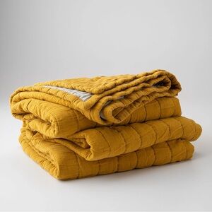 Schoolhouse Golden Yellow Quilt